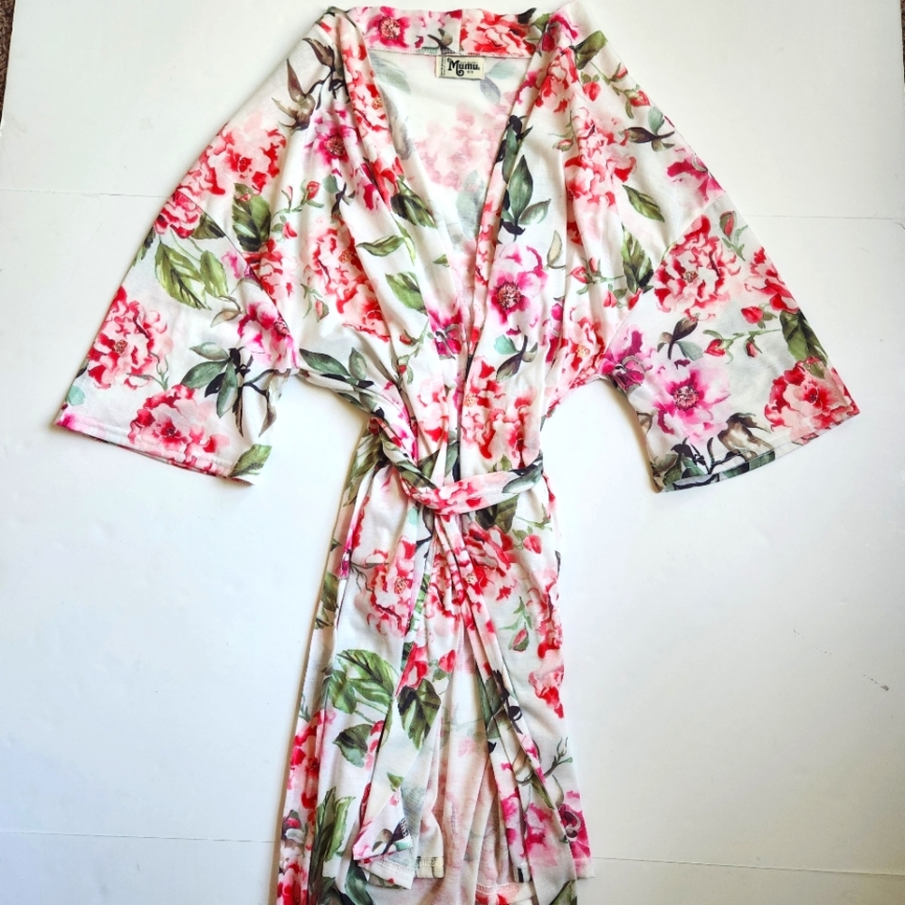 Show Me Your Mumu Short Brie Robe One Size Pink and White Rose Floral Ki…
